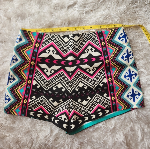 Akira Chicago womens high-waisted shorts, Size S - Picture 5 of 5